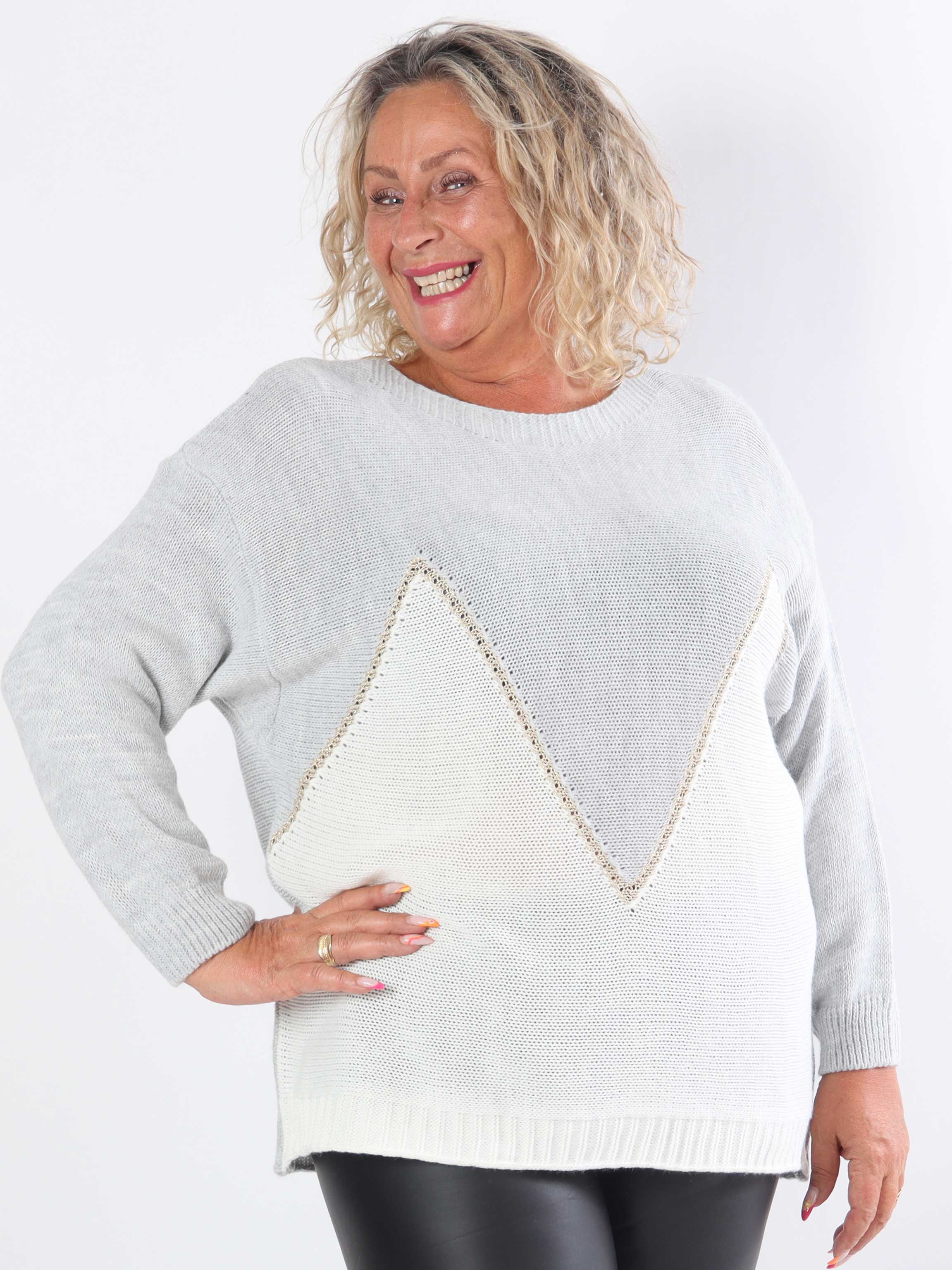 Amara Short - Tofarvet plus size strikbluse med gulddetaljer